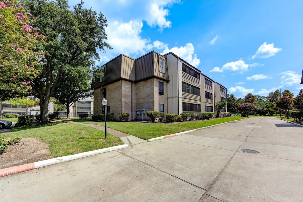 3055 Walnut Bend Lane - Photo 28