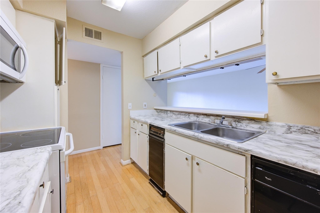 3055 Walnut Bend Lane - Photo 11