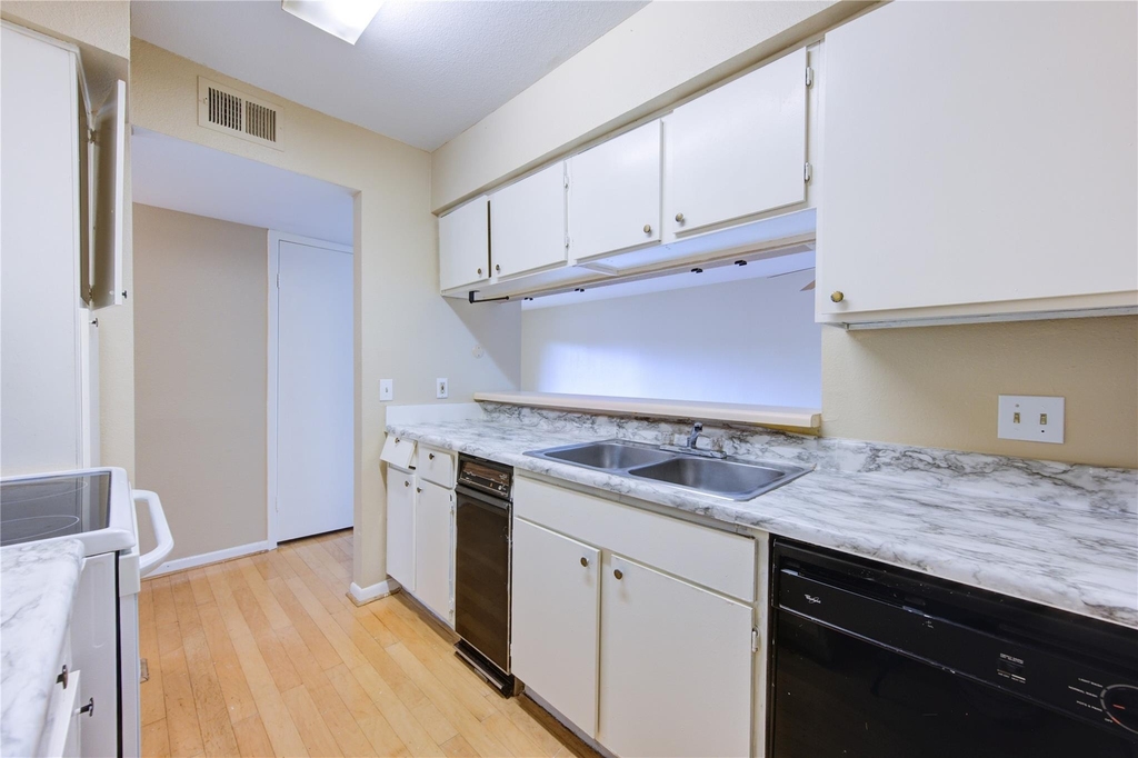 3055 Walnut Bend Lane - Photo 10
