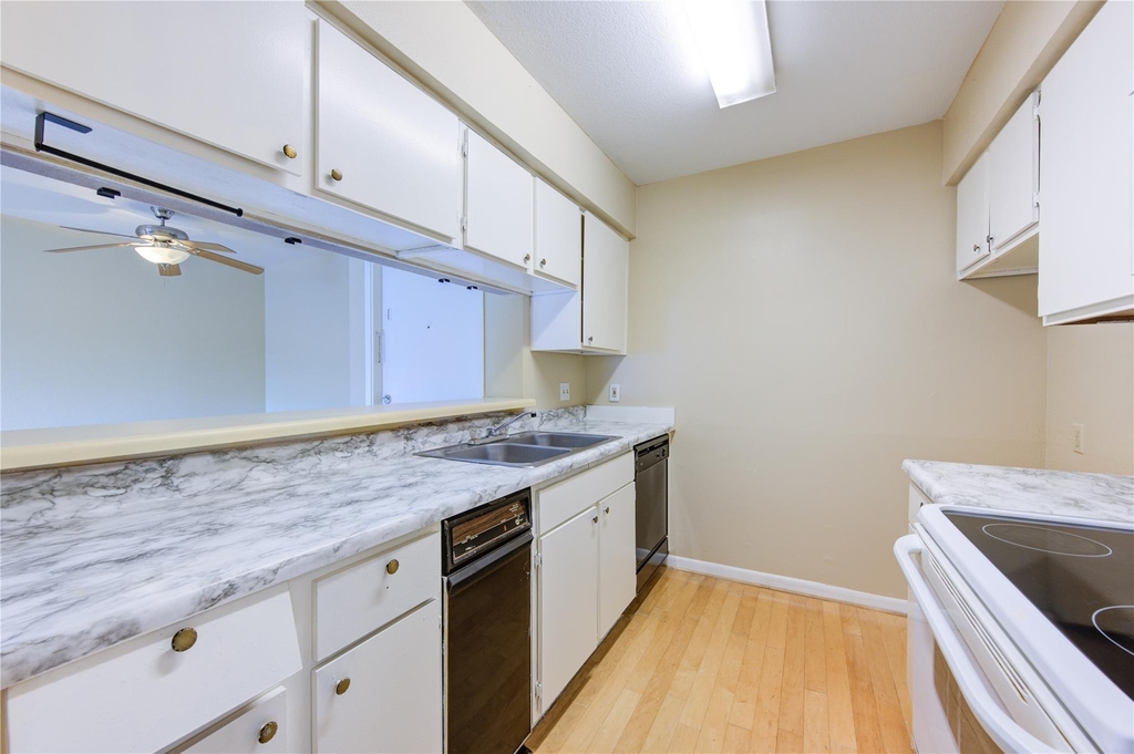 3055 Walnut Bend Lane - Photo 7