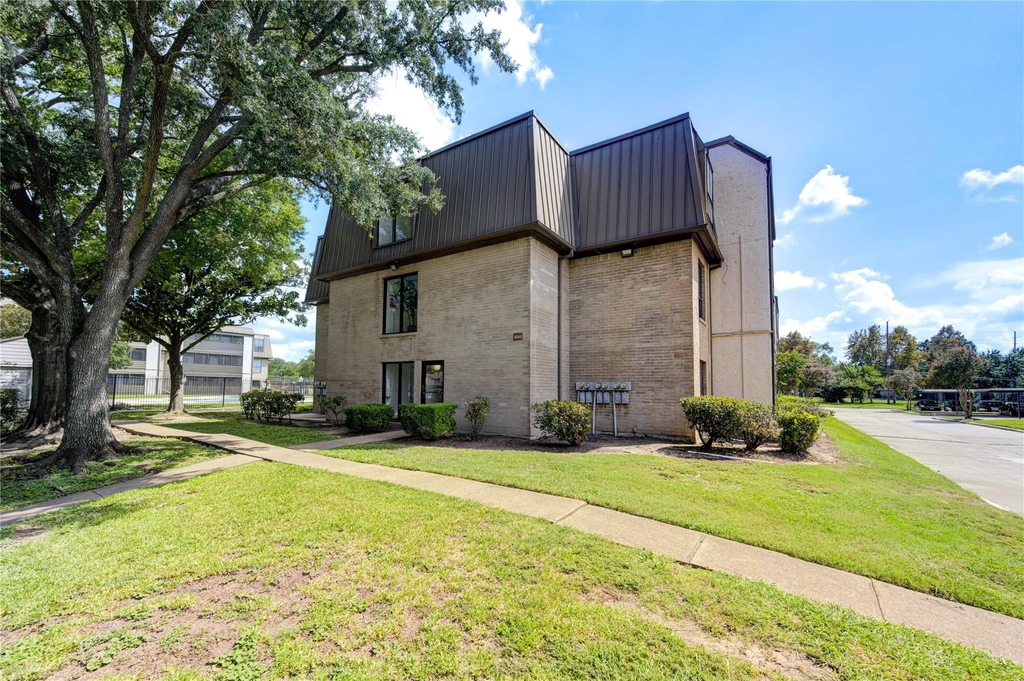3055 Walnut Bend Lane - Photo 30