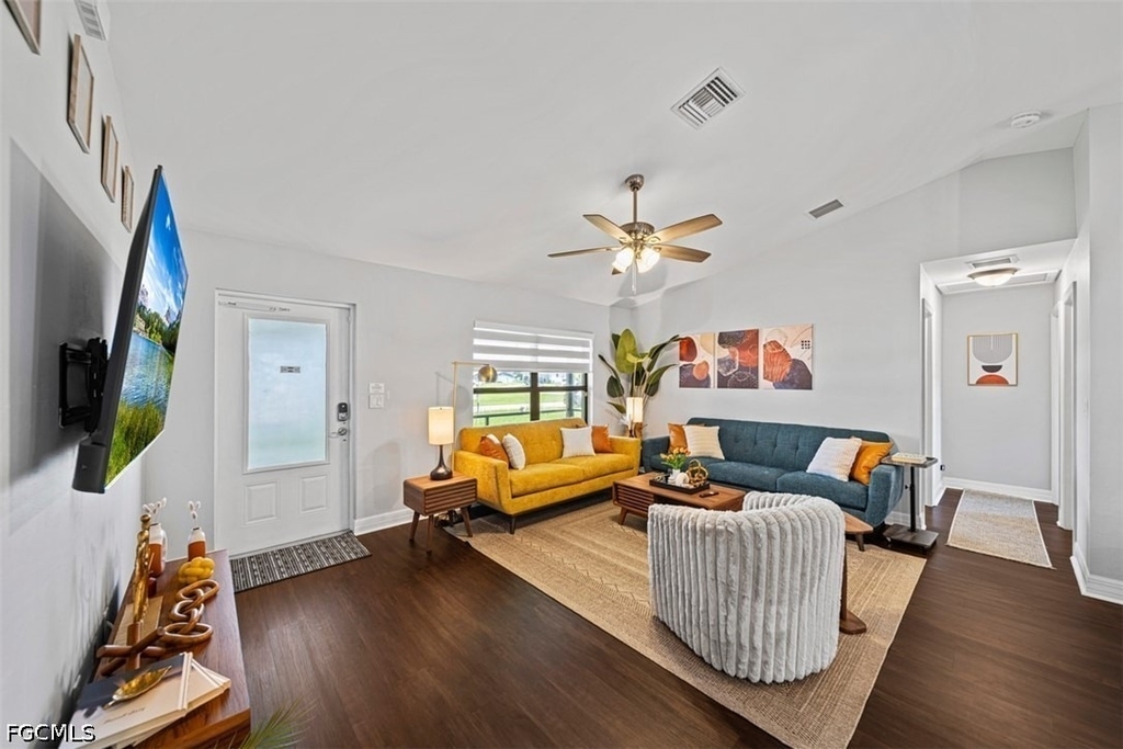 522 Ne Van Loon Lane - Photo 11