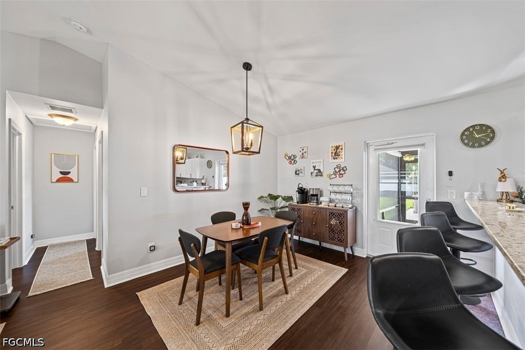 522 Ne Van Loon Lane - Photo 5