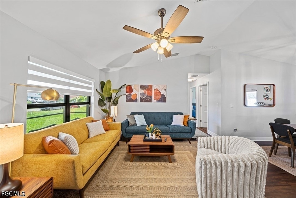522 Ne Van Loon Lane - Photo 9