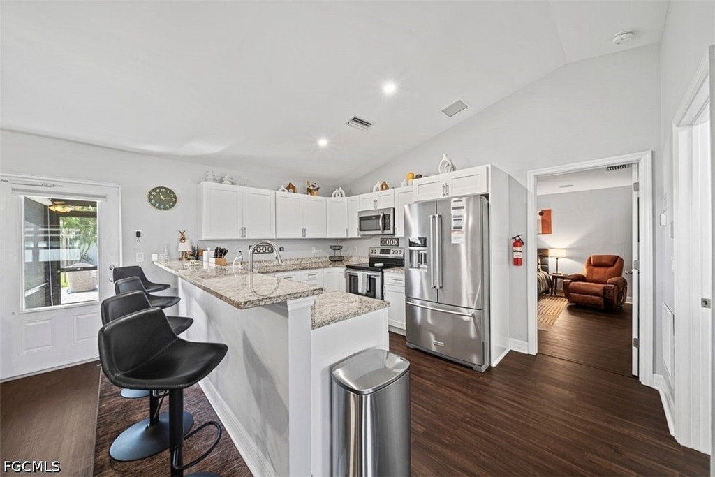 522 Ne Van Loon Lane - Photo 1