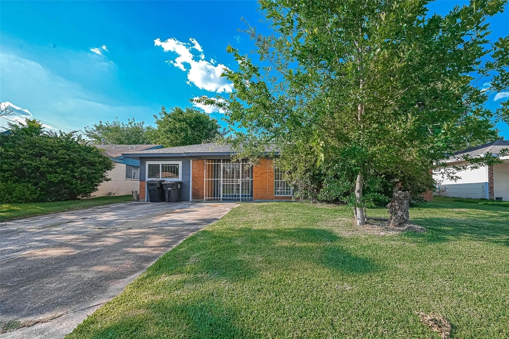 4307 Akard Street - Photo 2
