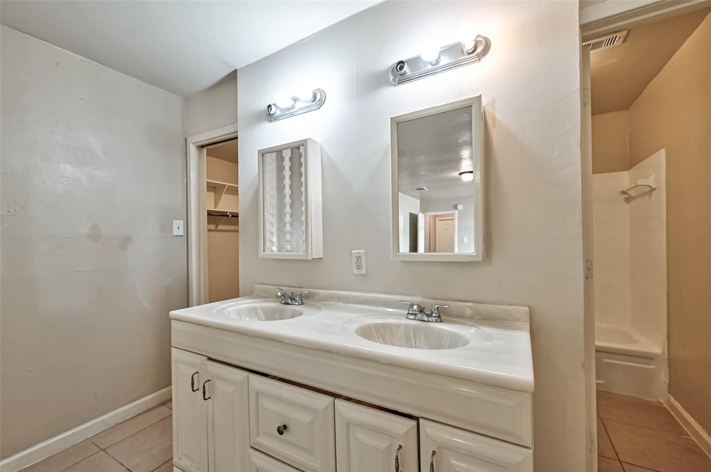 4307 Akard Street - Photo 8