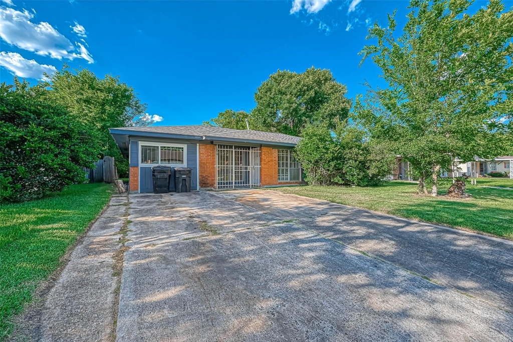 4307 Akard Street - Photo 1