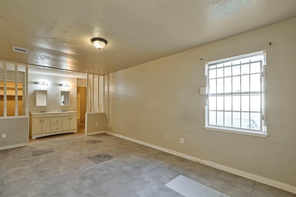 4307 Akard Street - Photo 9