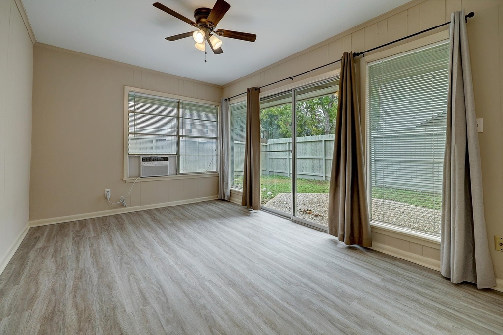 5411 Evergreen Street - Photo 3