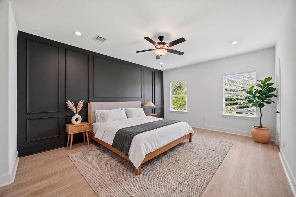 2217 Lee Street - Photo 3