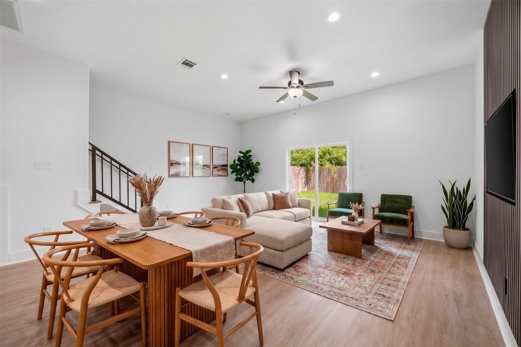 2217 Lee Street - Photo 2