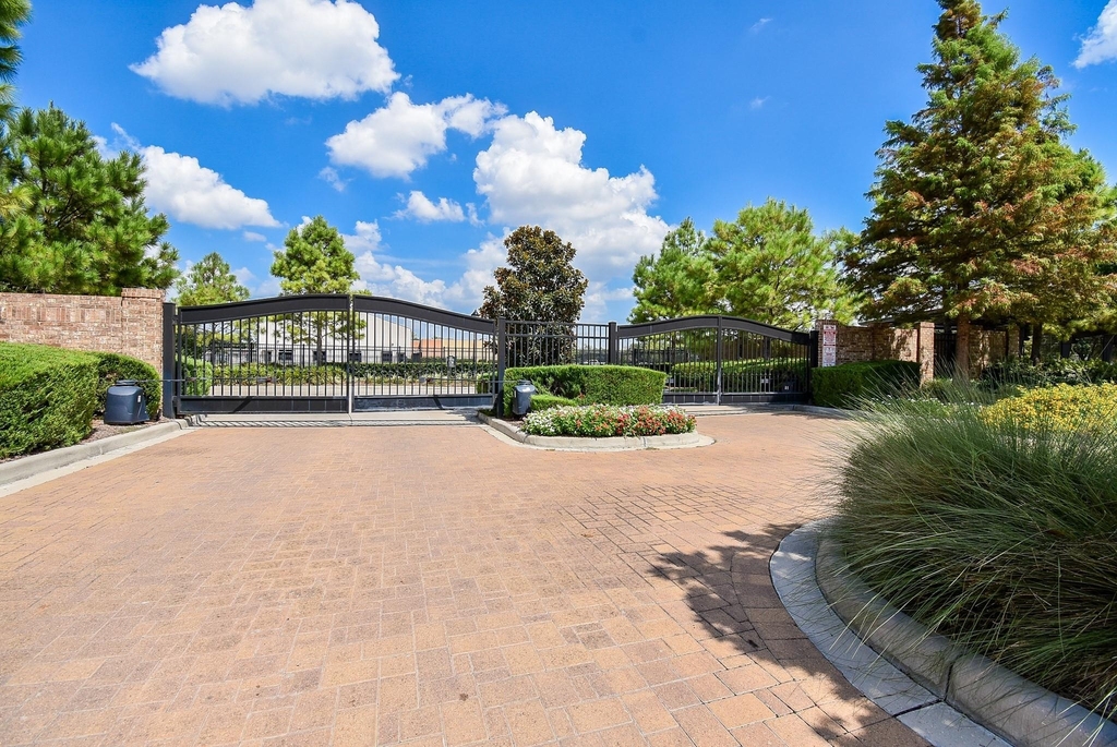 10606 Centre Shadows Drive - Photo 2