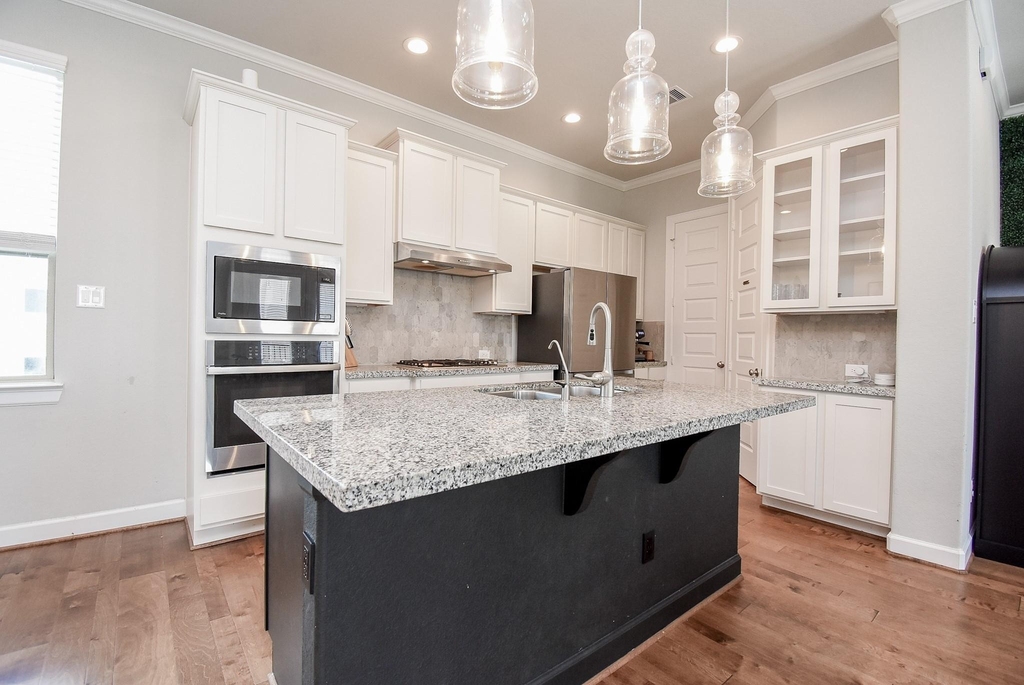 10606 Centre Shadows Drive - Photo 18