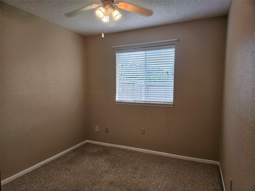 2822 Chimneystone Drive - Photo 15