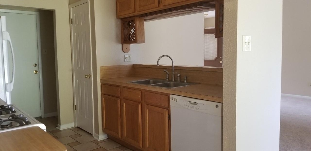 2822 Chimneystone Drive - Photo 11