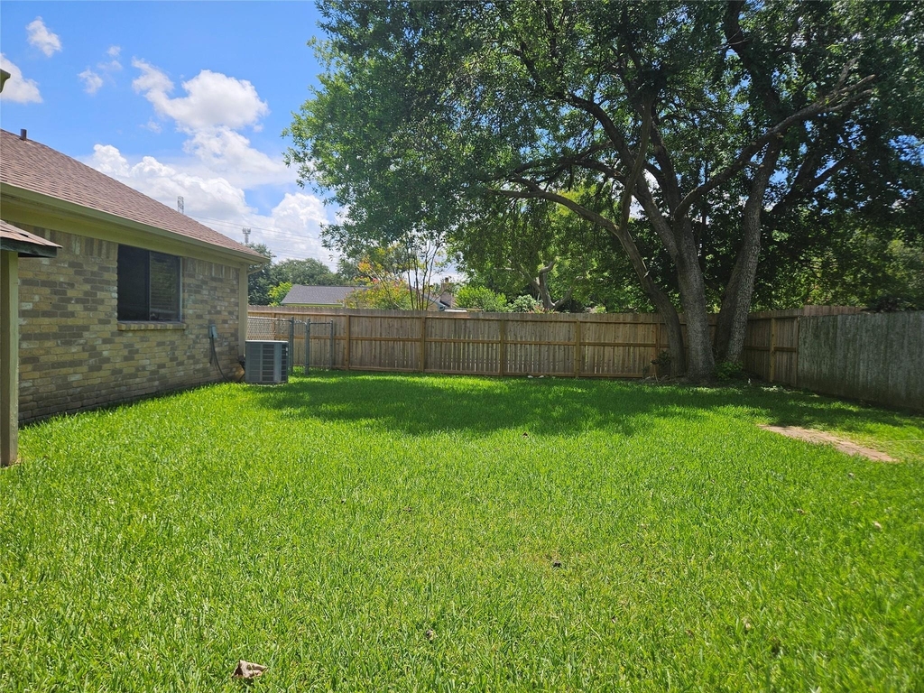 2822 Chimneystone Drive - Photo 2