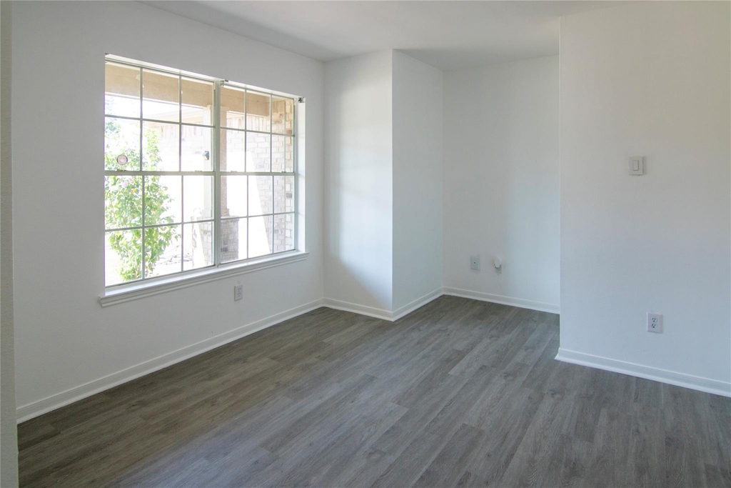 3219 Maryfield Lane - Photo 4