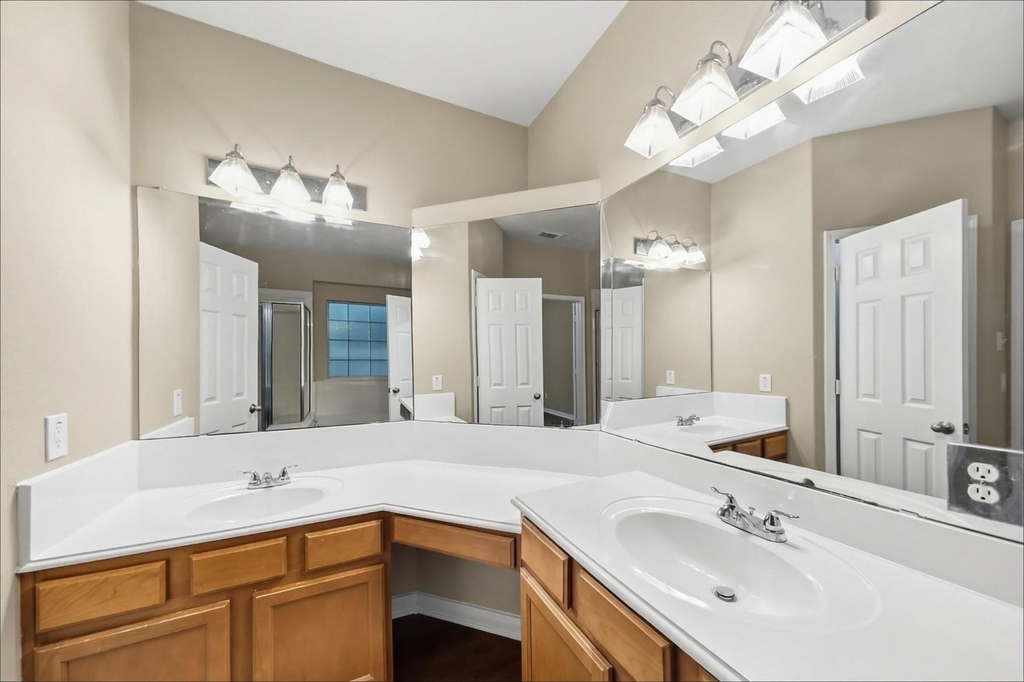 3007 Valiant Elm Street - Photo 12