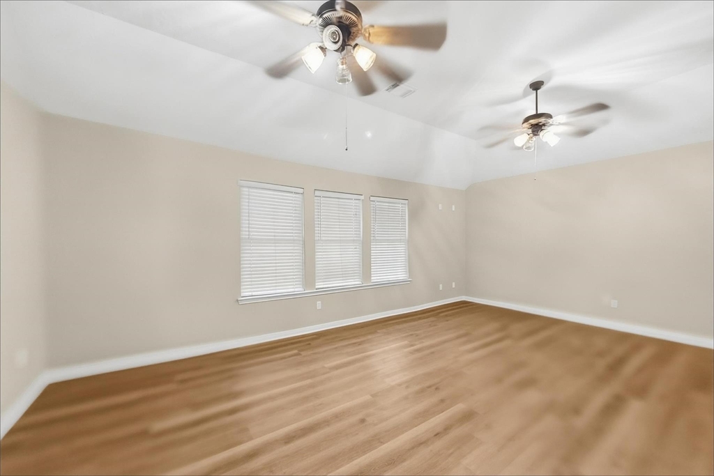 3007 Valiant Elm Street - Photo 17
