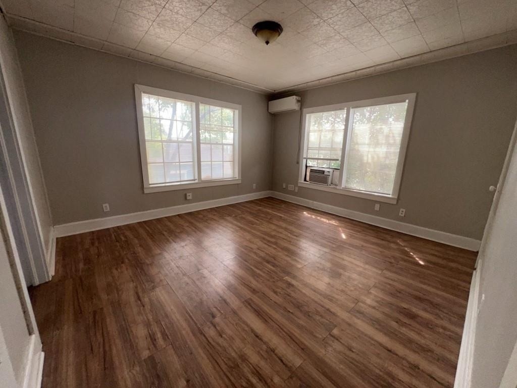 1552 Lombardy Street - Photo 2