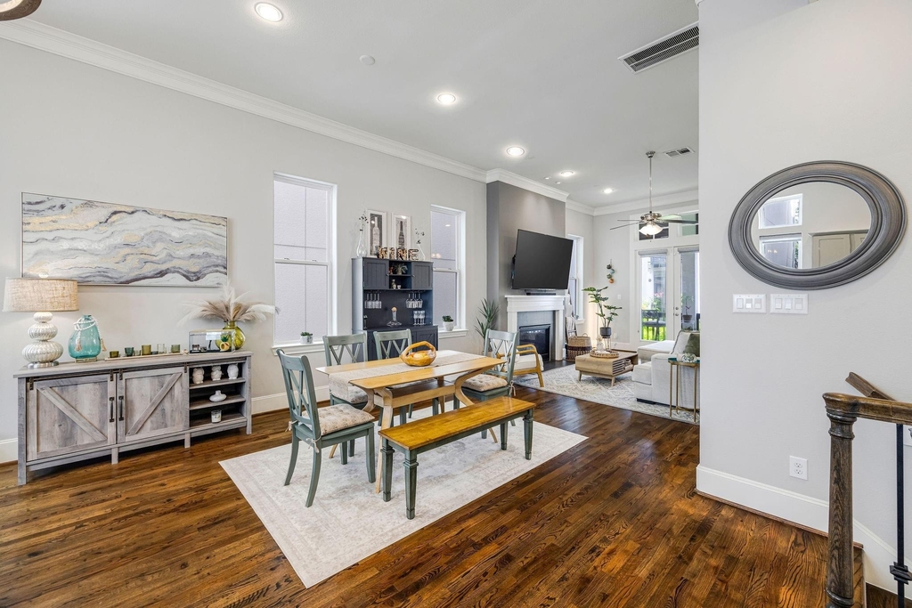 253 E 27th Street - Photo 4