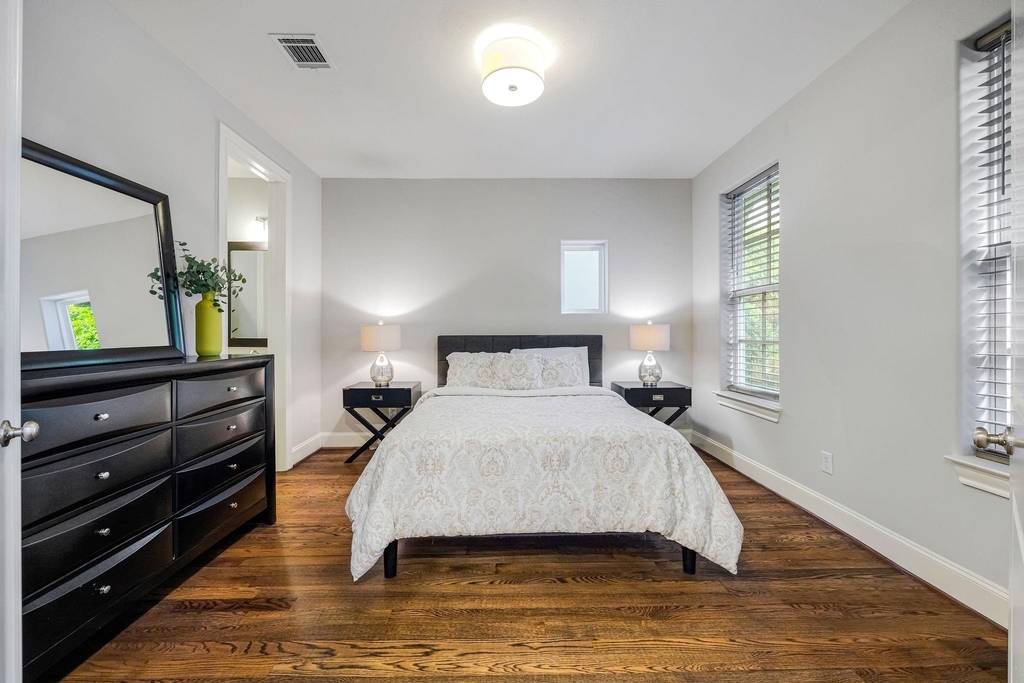 253 E 27th Street - Photo 15