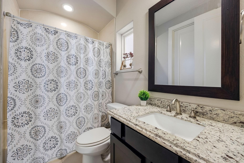 253 E 27th Street - Photo 16