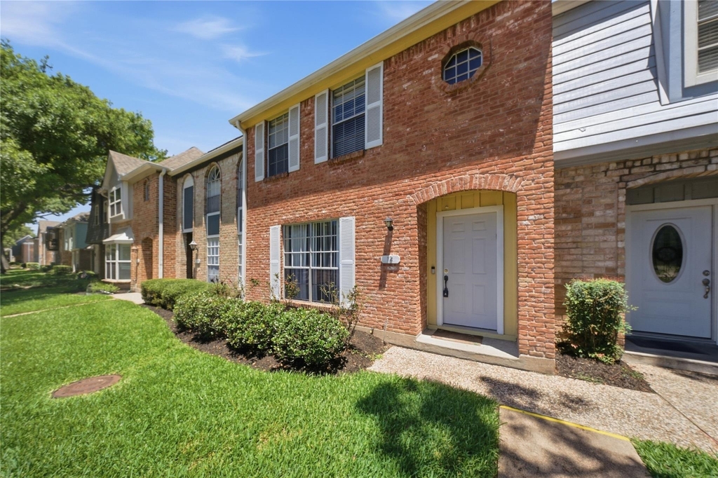 11002 Hammerly Boulevard - Photo 2