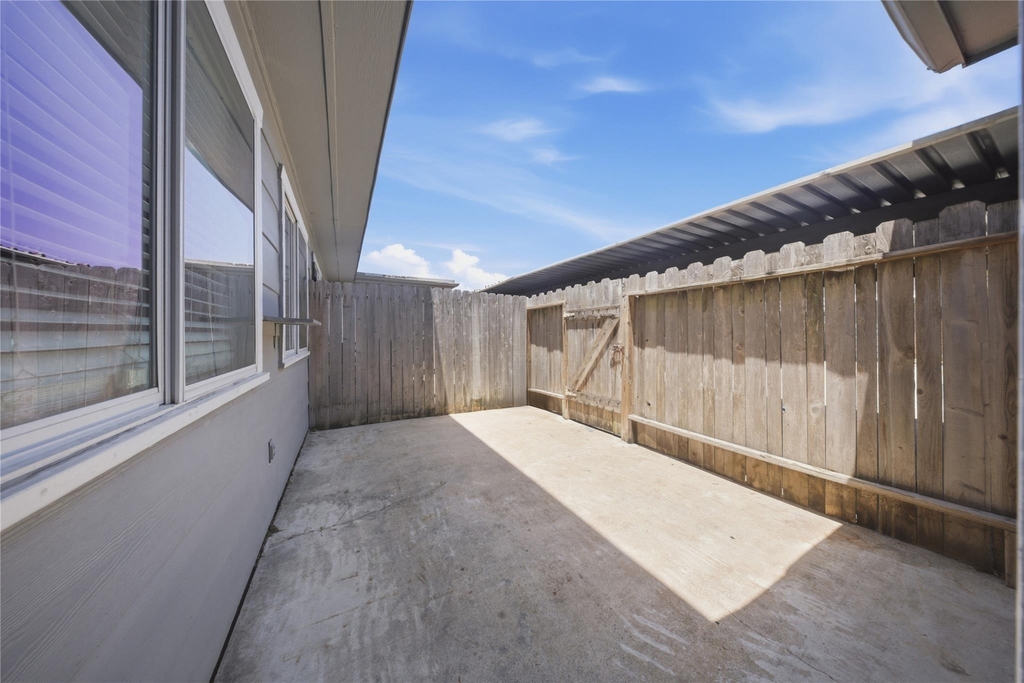 11002 Hammerly Boulevard - Photo 1