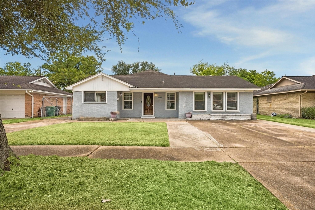 10910 Keese Drive - Photo 0
