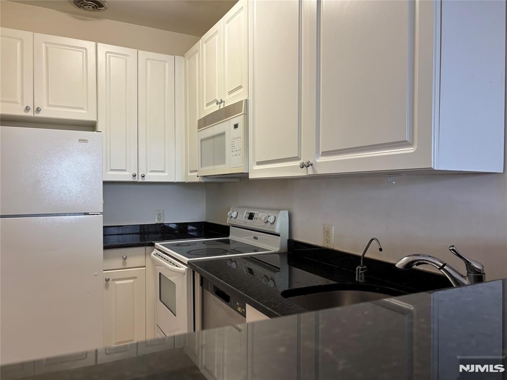 1100 River - Photo 7