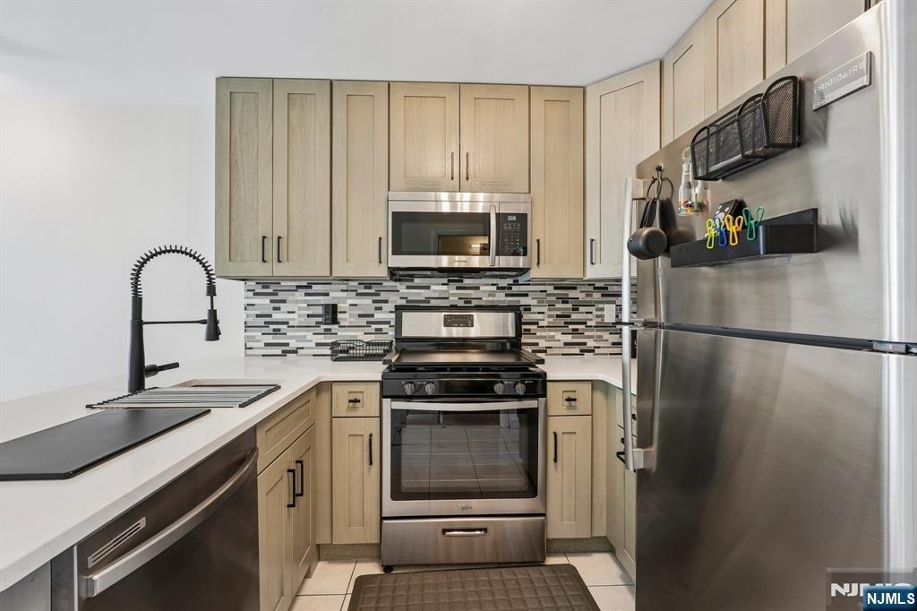 105 W Ridge - Photo 3