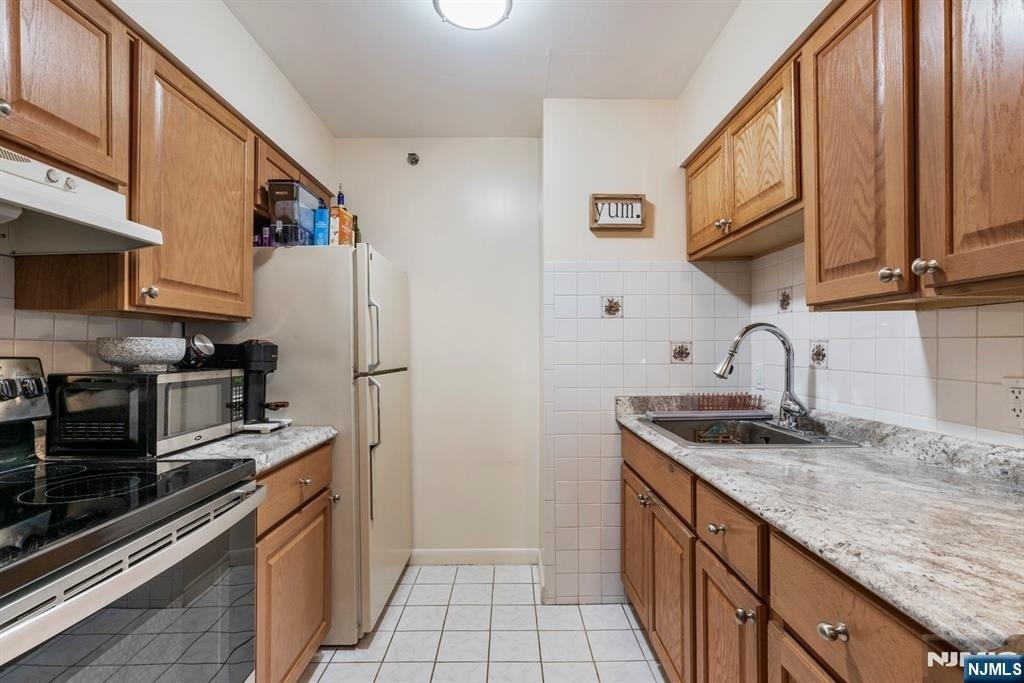 164 Clinton - Photo 5