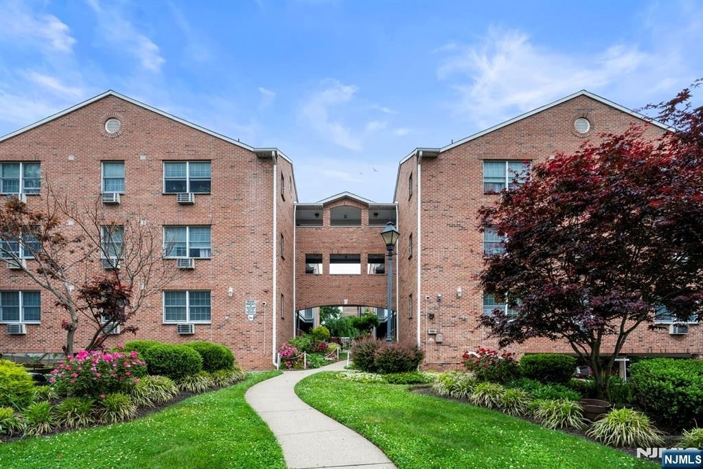 164 Clinton - Photo 12