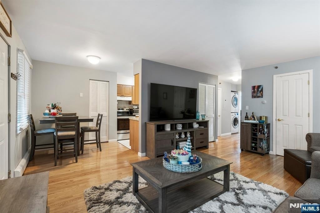 164 Clinton - Photo 2