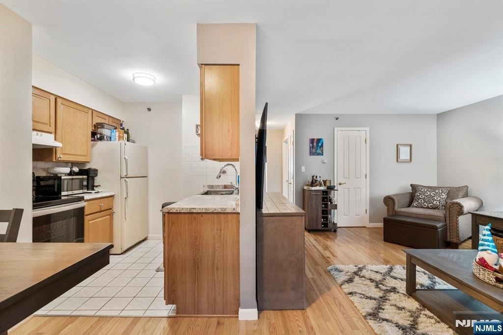164 Clinton - Photo 4