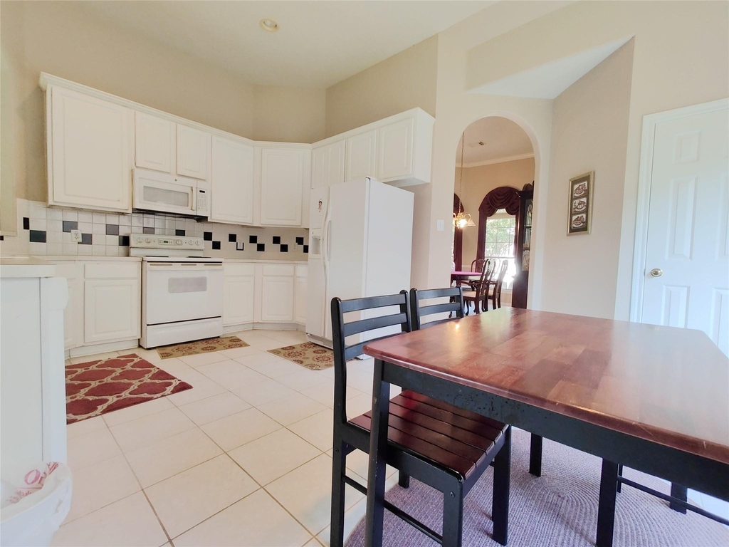 1035 Sussex Trail - Photo 8
