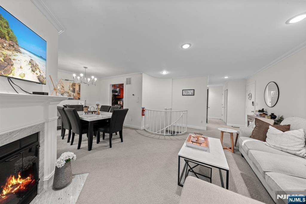 208 Cambridge - Photo 2