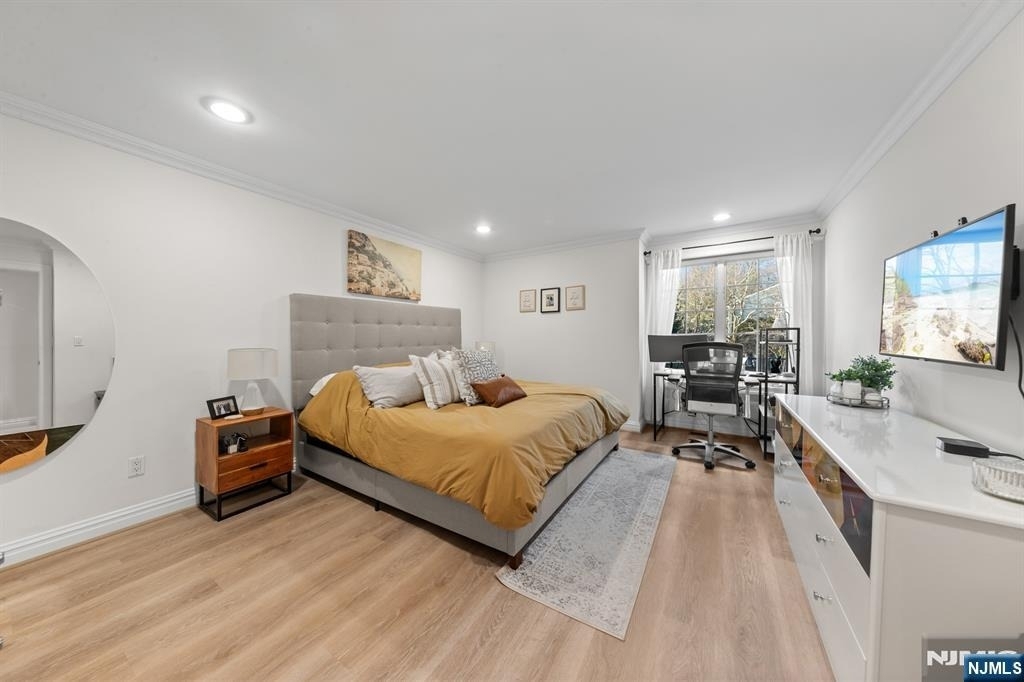 208 Cambridge - Photo 12