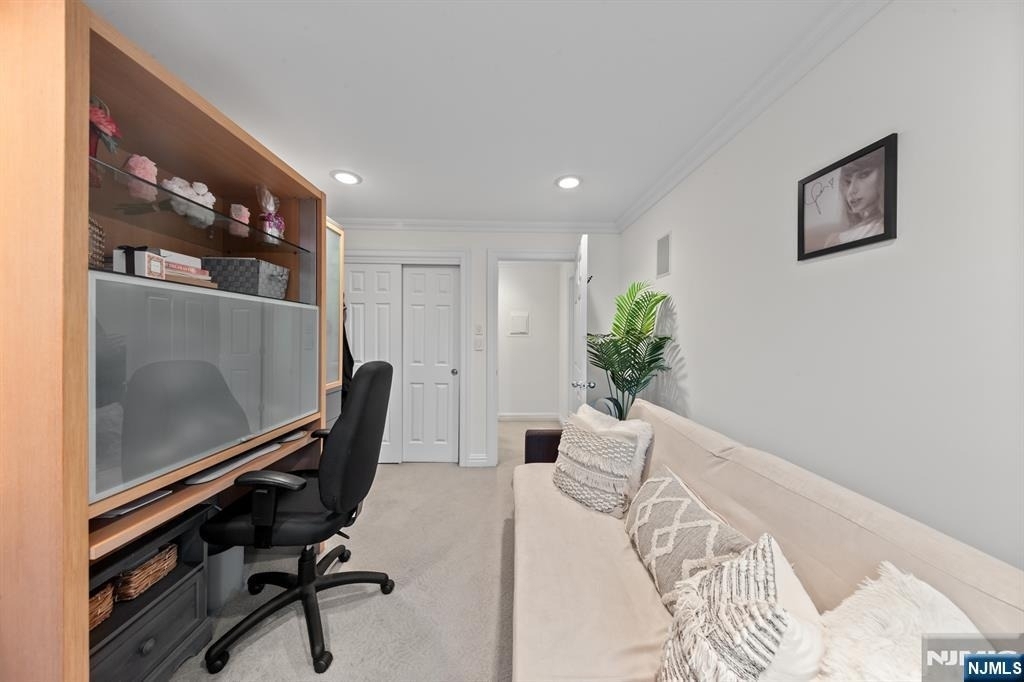 208 Cambridge - Photo 15