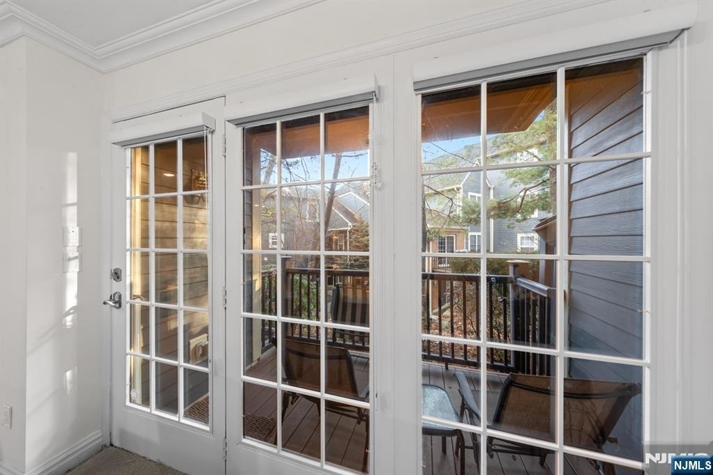 208 Cambridge - Photo 8