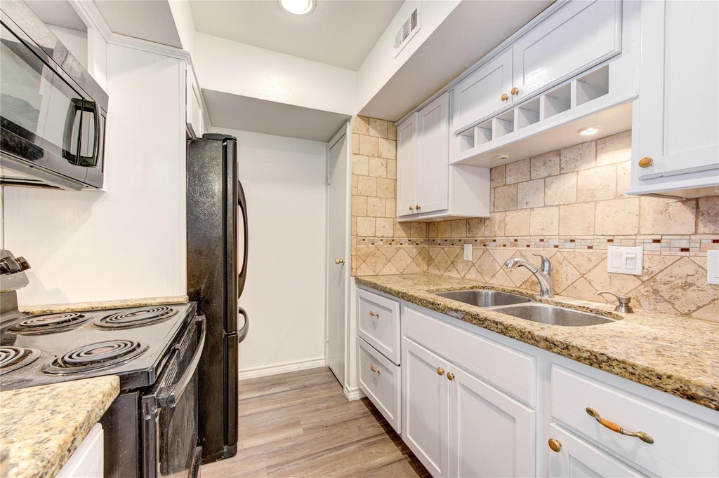 10202 Forum Park Drive - Photo 11