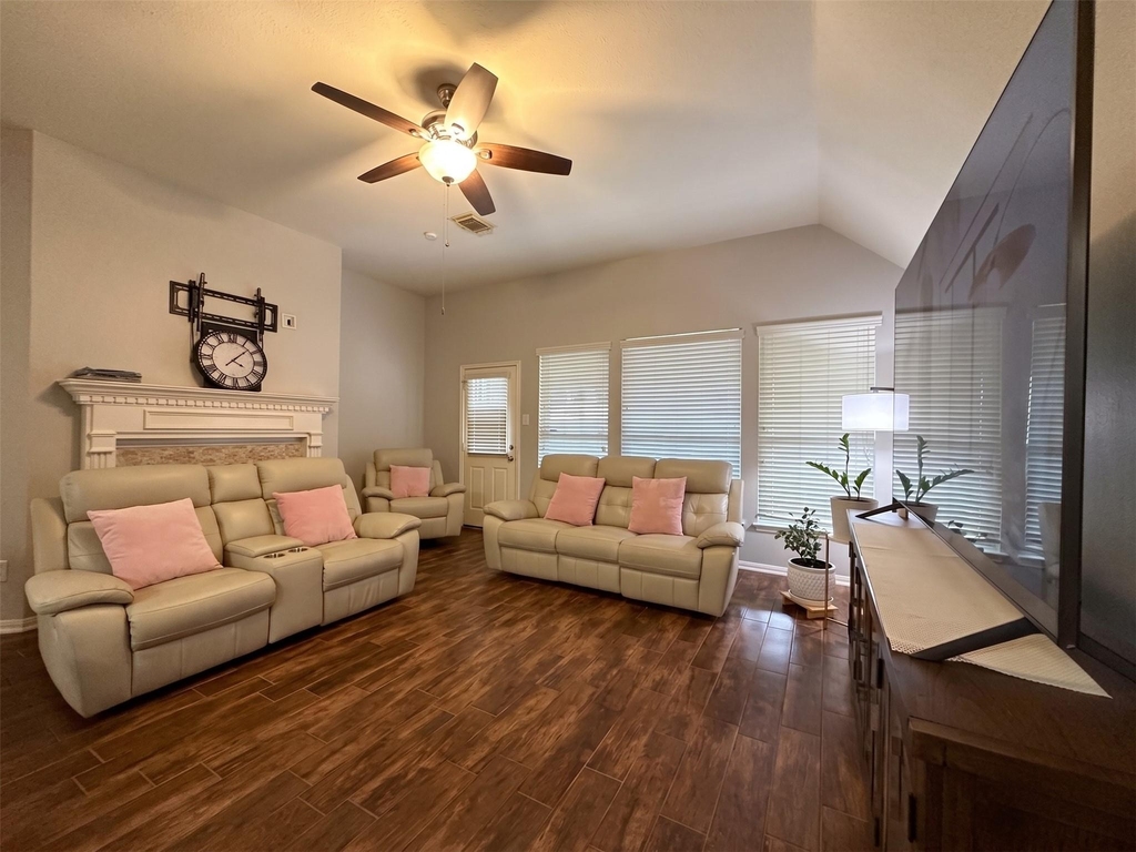 3314 Stonehurst Court - Photo 1