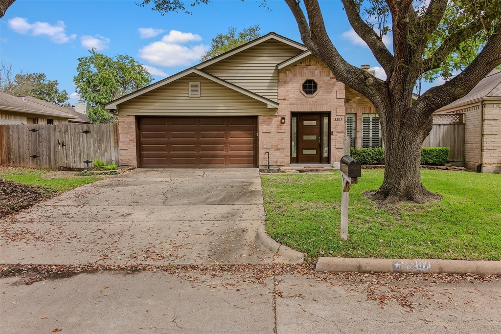 2207 Briarwest Boulevard - Photo 0