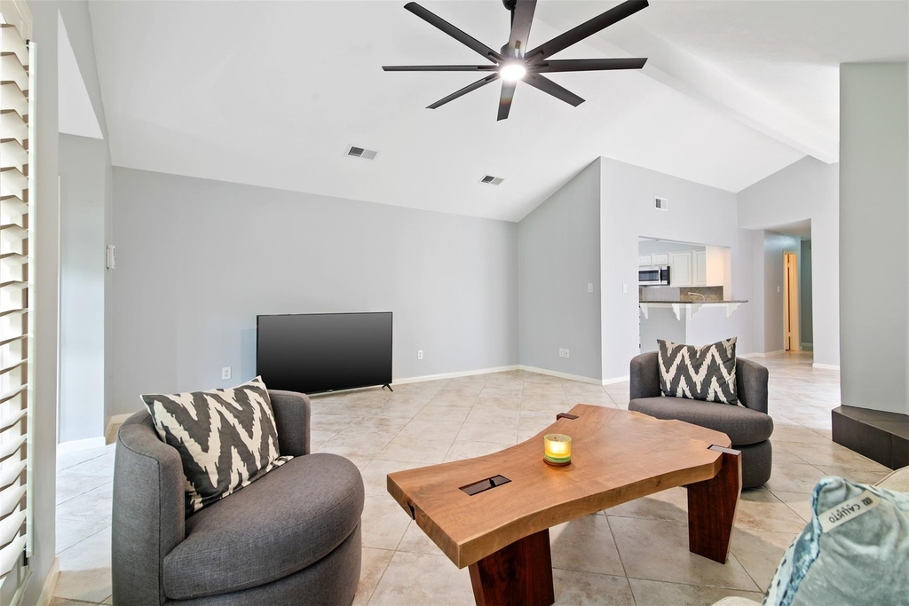 2207 Briarwest Boulevard - Photo 3