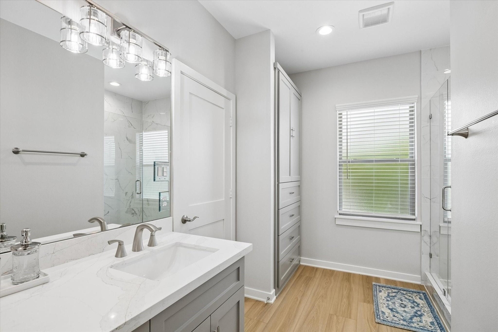 2337 N Austin Avenue - Photo 8