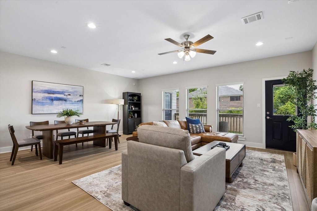 2337 N Austin Avenue - Photo 2
