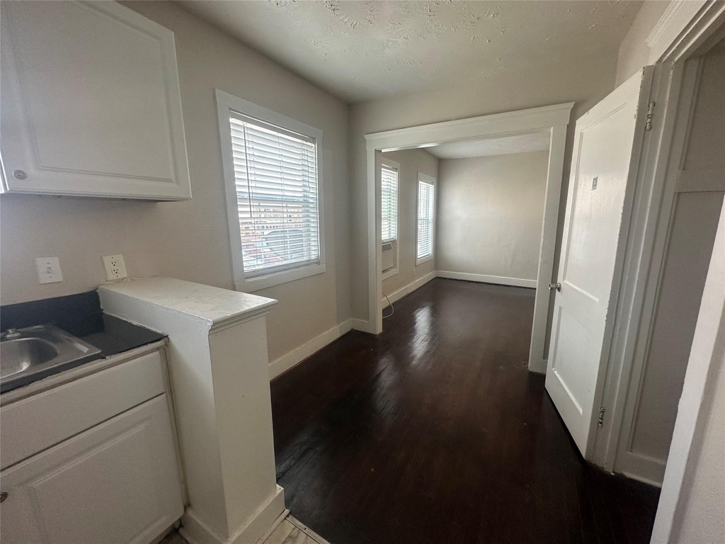 1624 Holman Street - Photo 7