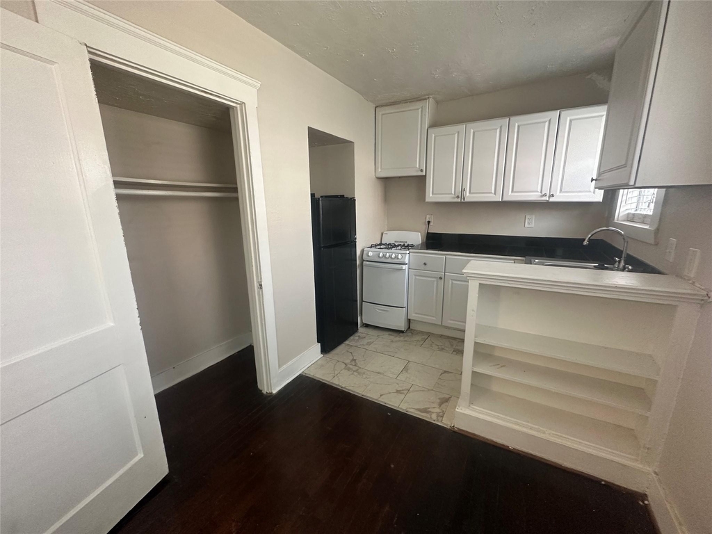 1624 Holman Street - Photo 6